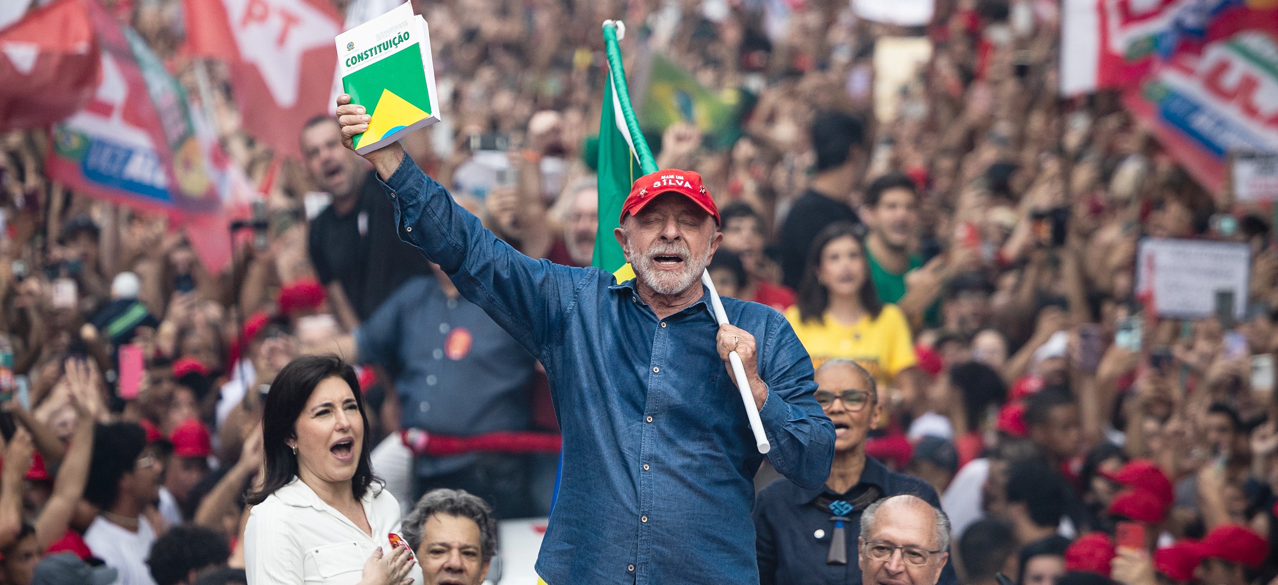 Brancos e nulos no patamar mais baixo do século e menor abstenção em 20 anos: como explosão de engajamento turbinou Lula