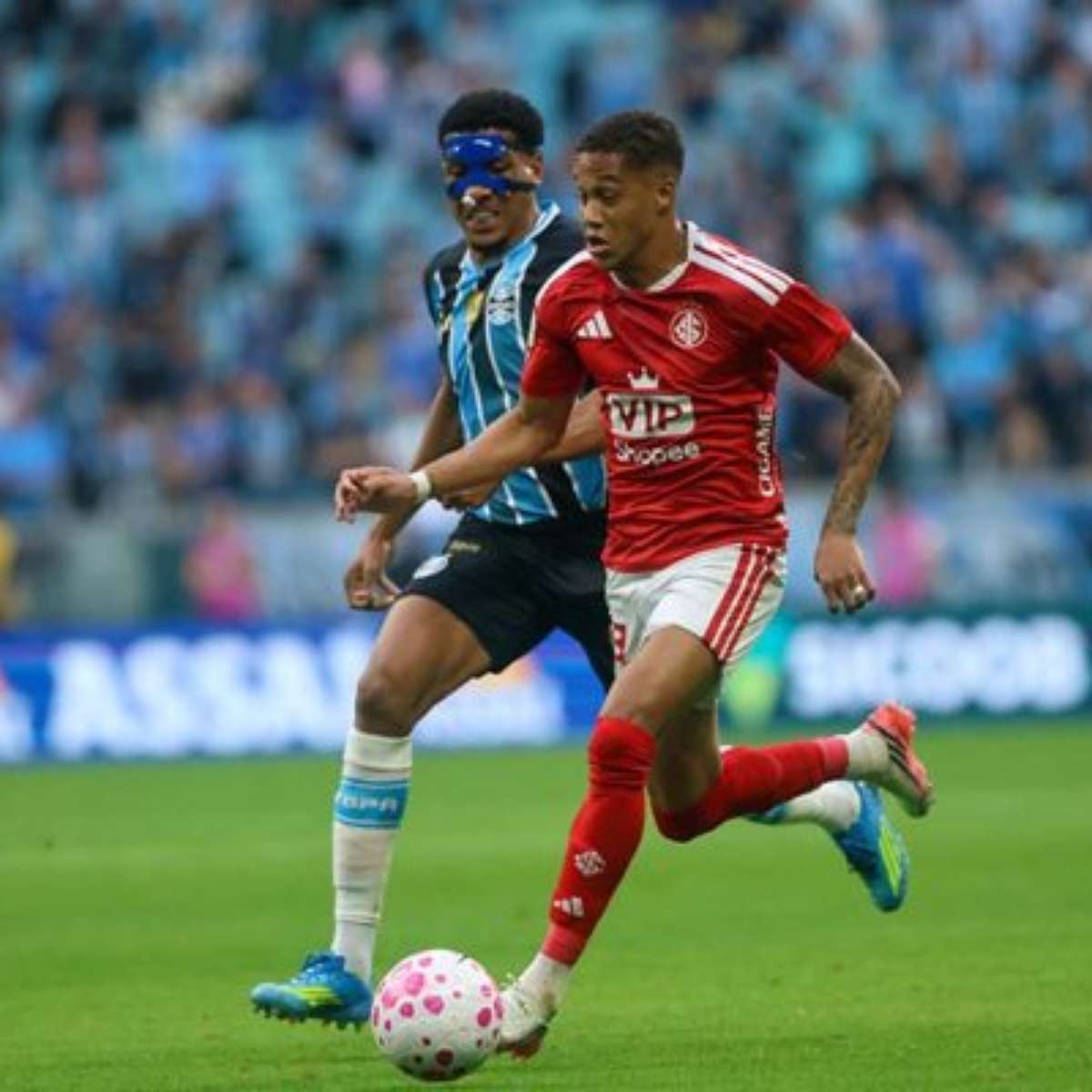 Grêmio busca empate contra Internacional, mas dupla segue no Z-4