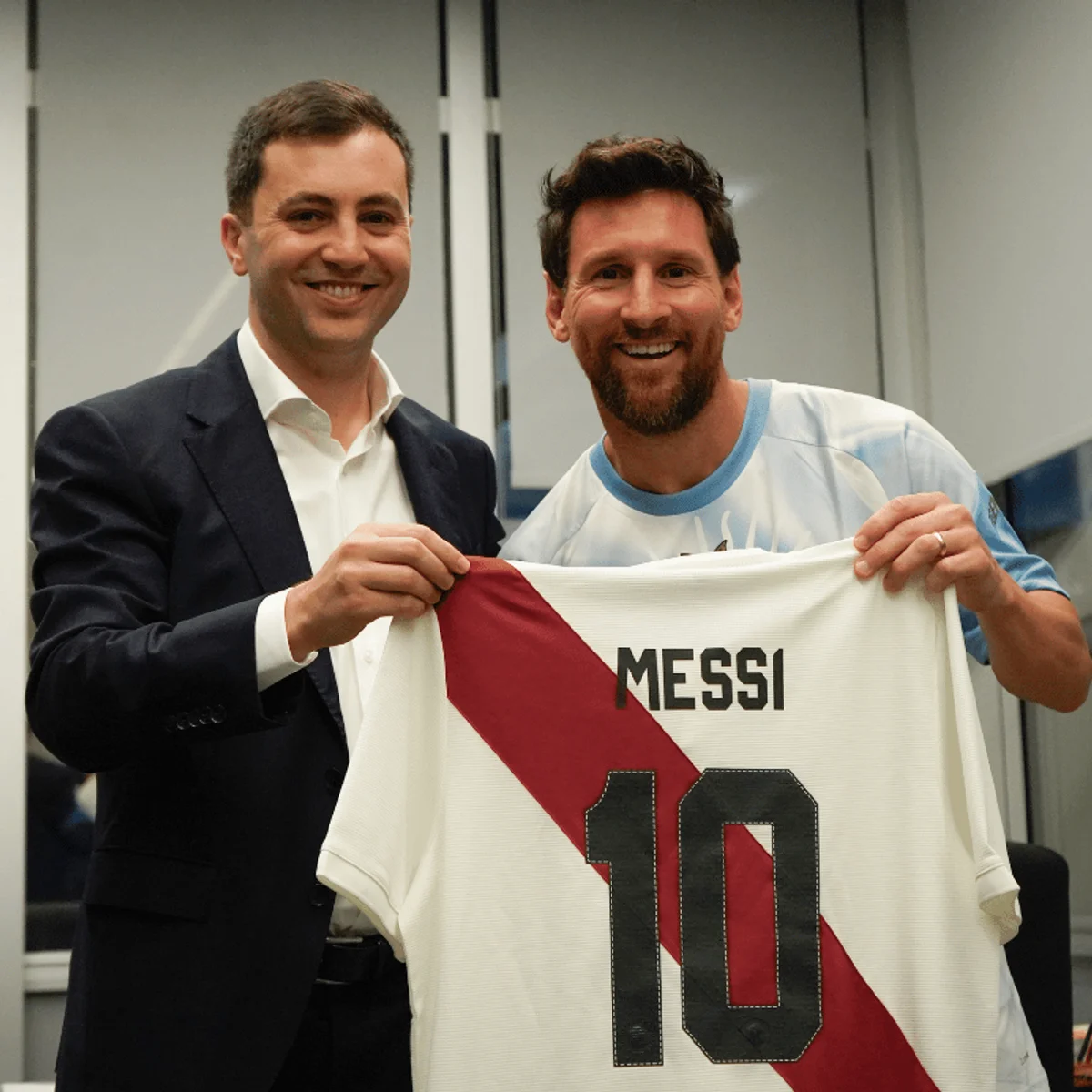 River Plate homenageia Lionel Messi antes de despedida no Monumental