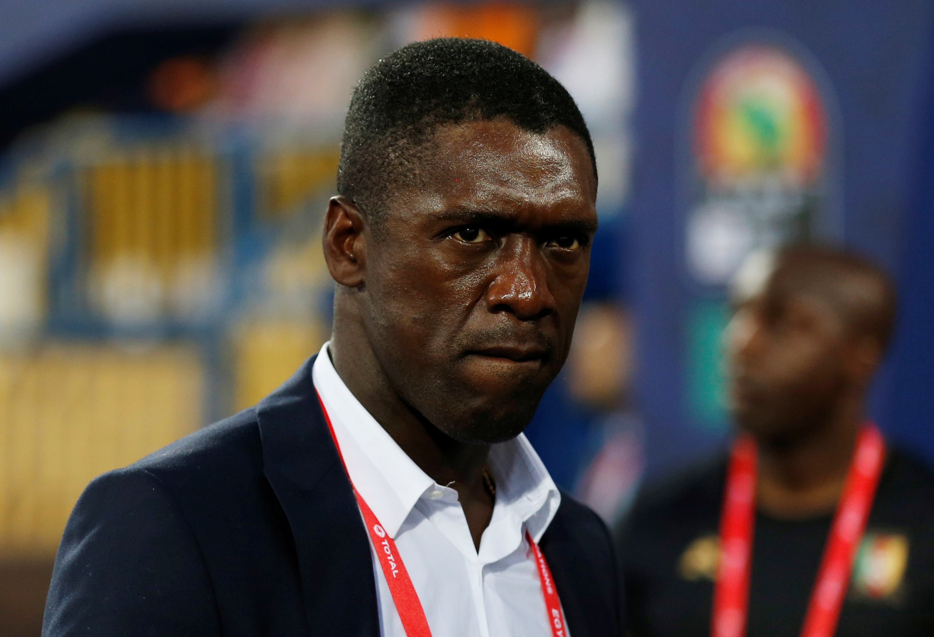 A mais insensata aposta do Corinthians. Seedorf é o novo técnico. Não era treinador há sete anos. Foi a 7ª opção. Memphis o indicou. Medo da Série B aumenta
