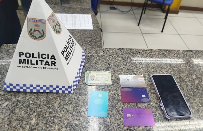 Camareira é presa após furtar cartões de hóspedes e fazer compras em Copacabana, no Rio