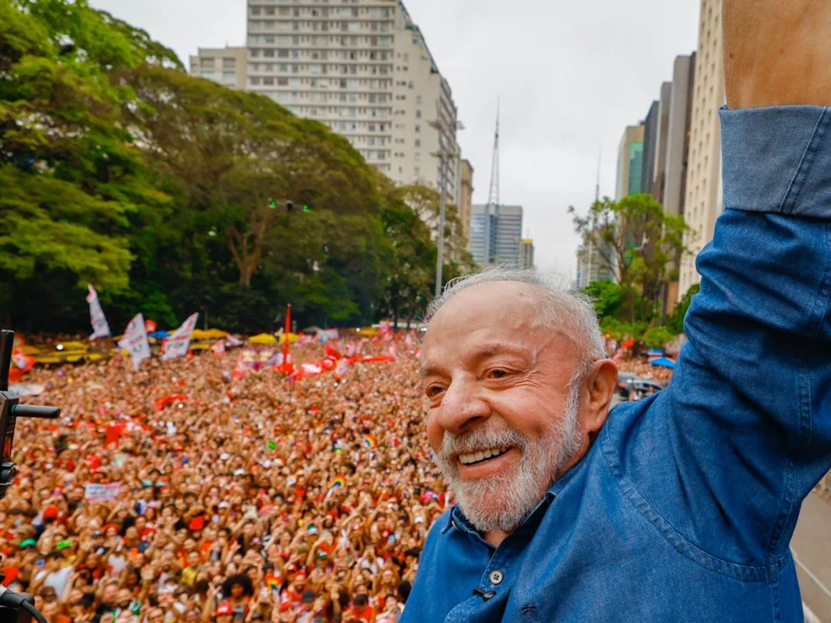 Lula amplia votação e mantém vitória sobre Flávio na capital paulista