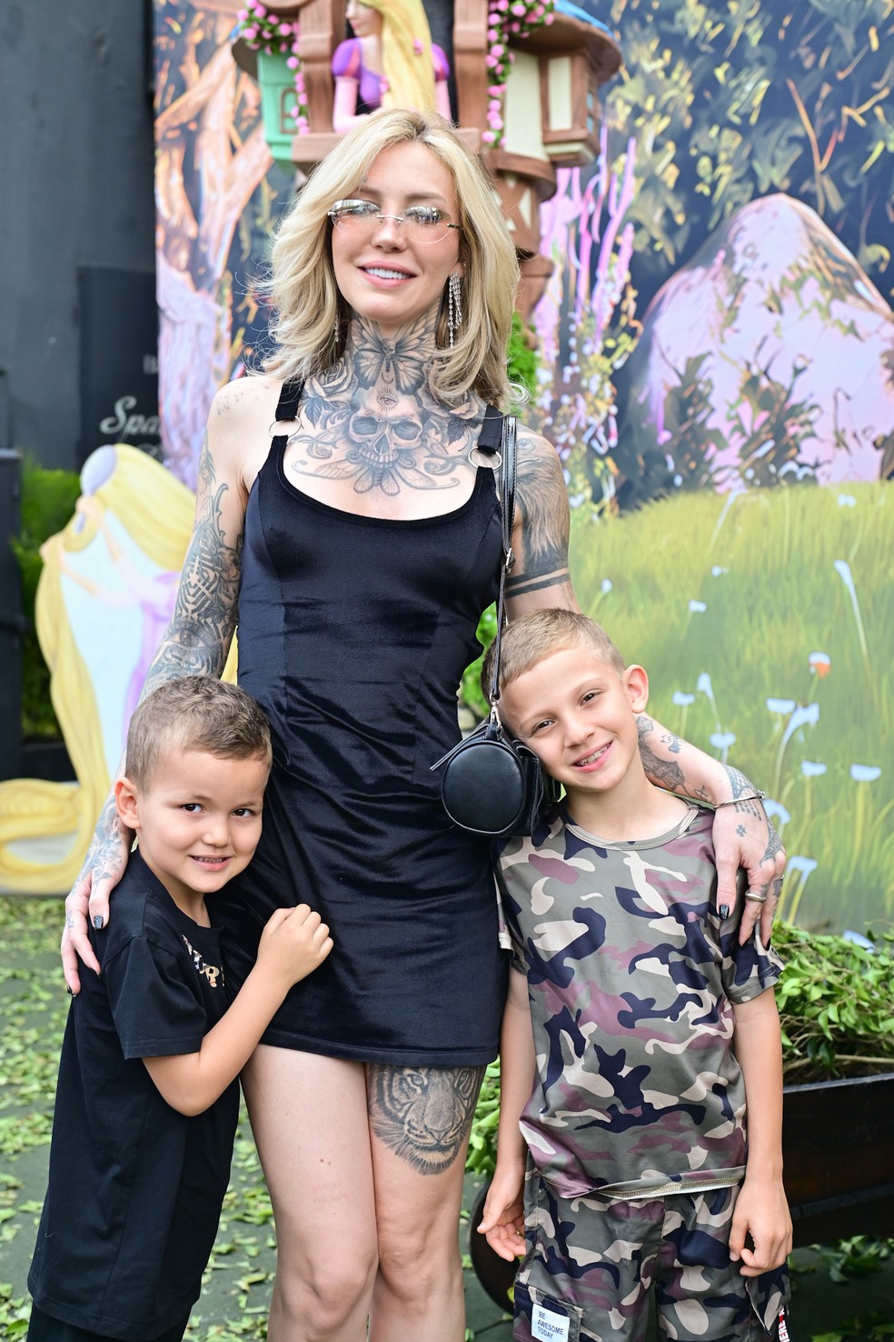 Separados, Zoo e Christian Figueiredo levam filhos à festa de filha de Lucas Bley e Lucas Rangel