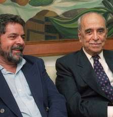 Lula e Roberto Marinho em um encontro para aparar as arestas de uma relação com altos e baixos ao longo de décadas Foto: Reprodução/Documentário 'O Século do Globo'