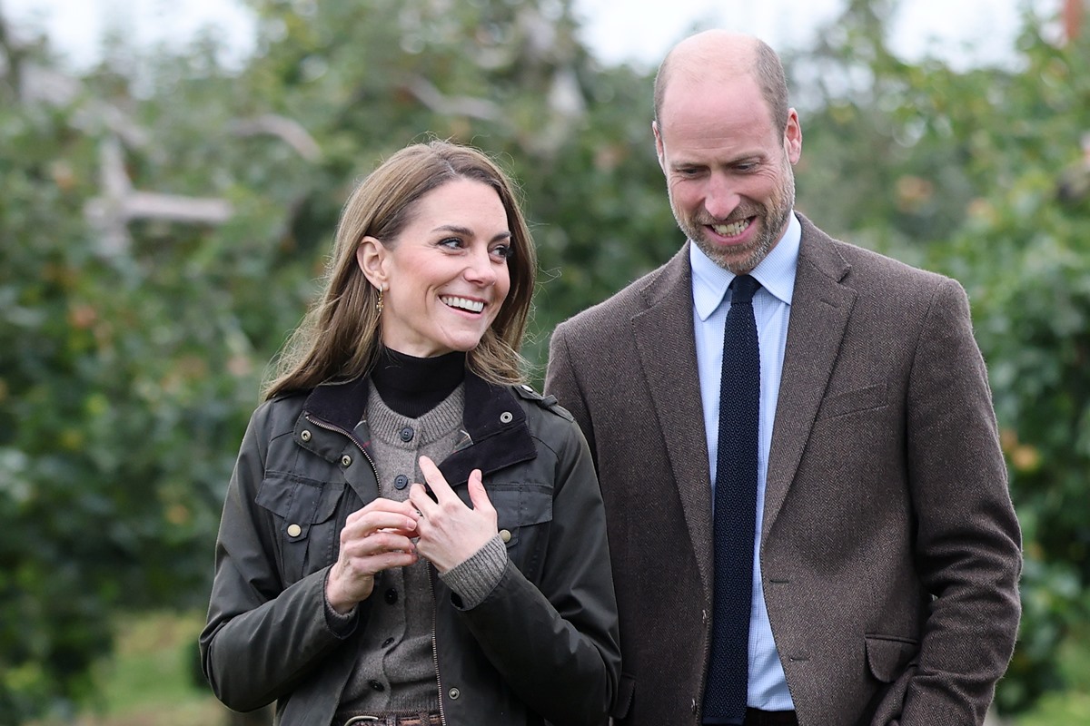 Kate e William colocam a mão na massa em visita a cafeteria na Irlanda