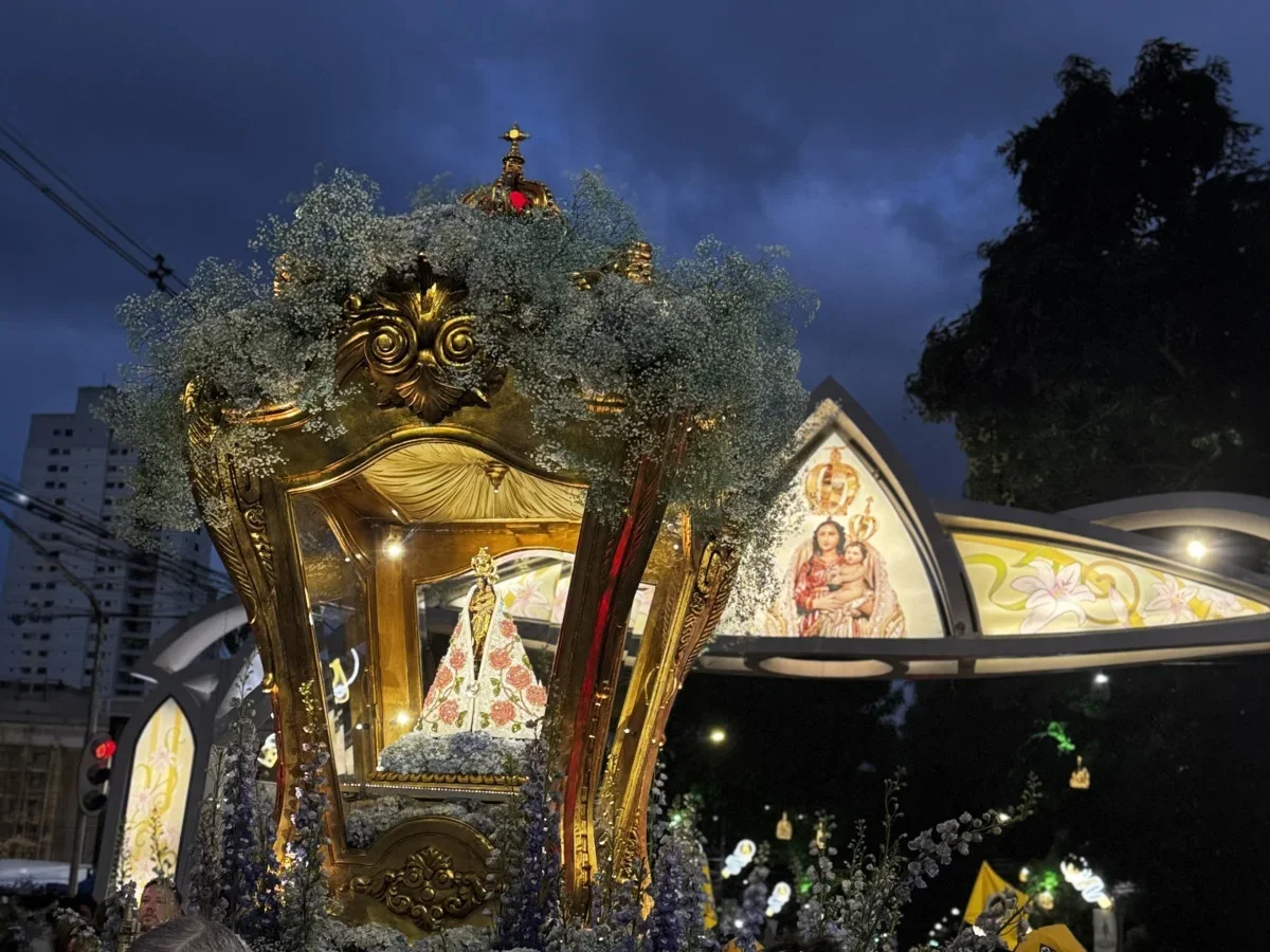 Milhares de devotos participam de romarias na véspera do Círio de Nazaré