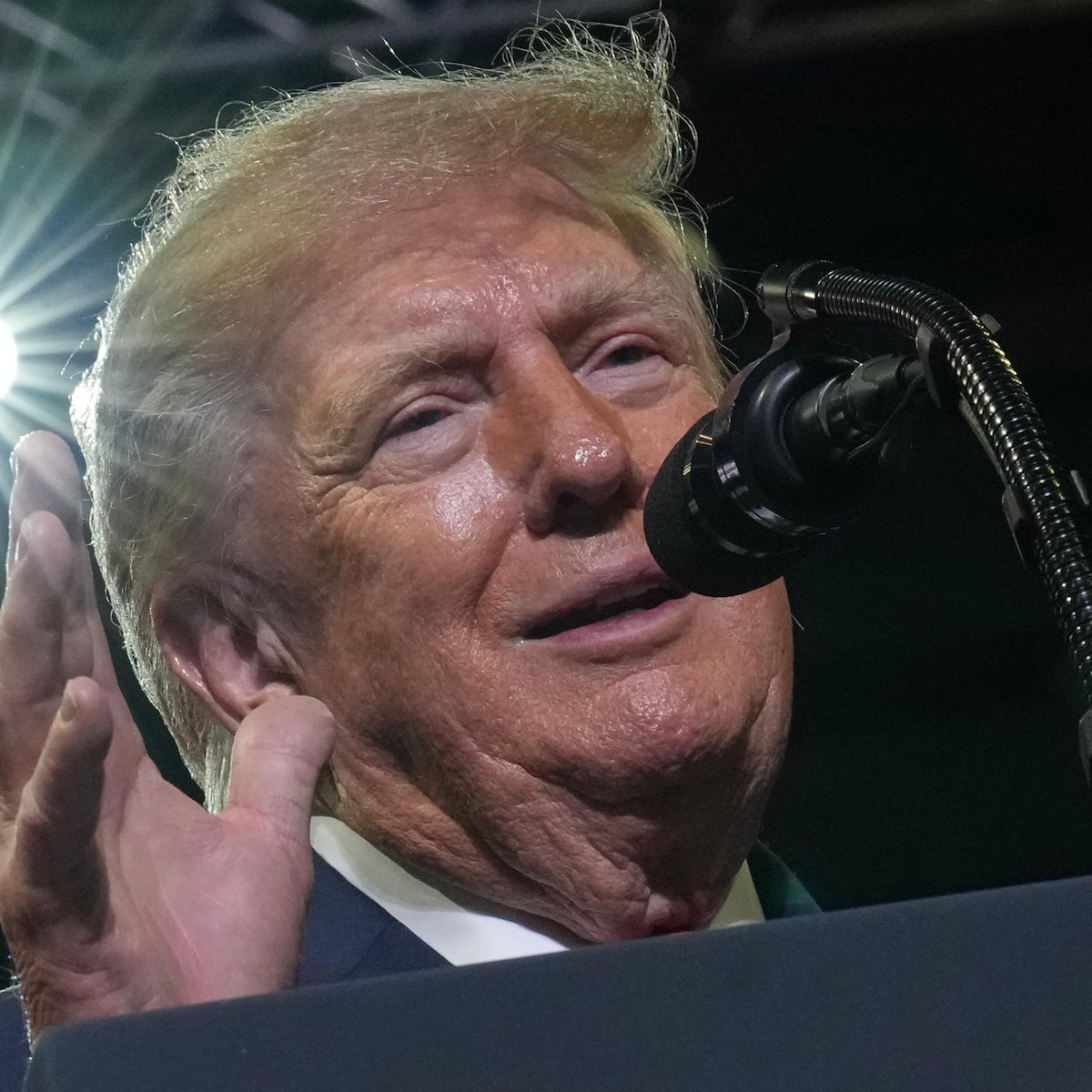 Trump cancela transmissão ao vivo de execução de psiquiatra condenado por massacre