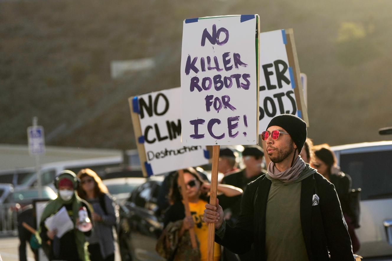 A OpenAI demitiu três funcionários por manuseio inadequado de informações 'sensíveis' e violação das políticas da empresa