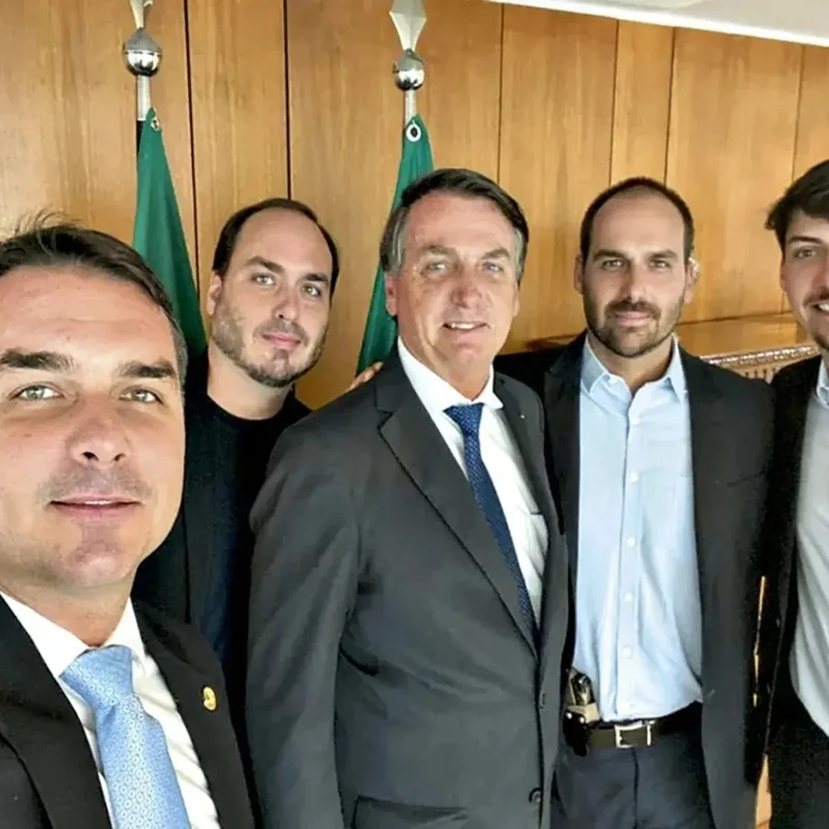 Trumps são "bonzinhos" perto de Bolsonaros, compara revista da Alemanha