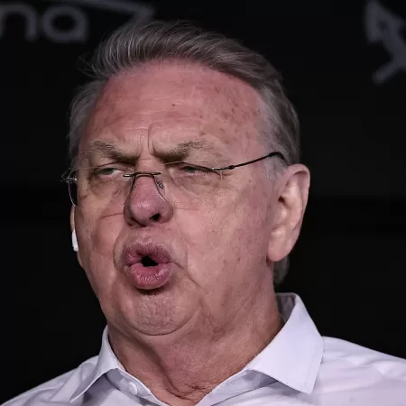 Corinthians paga dívidas ligadas a Stabile enquanto acumula atrasos