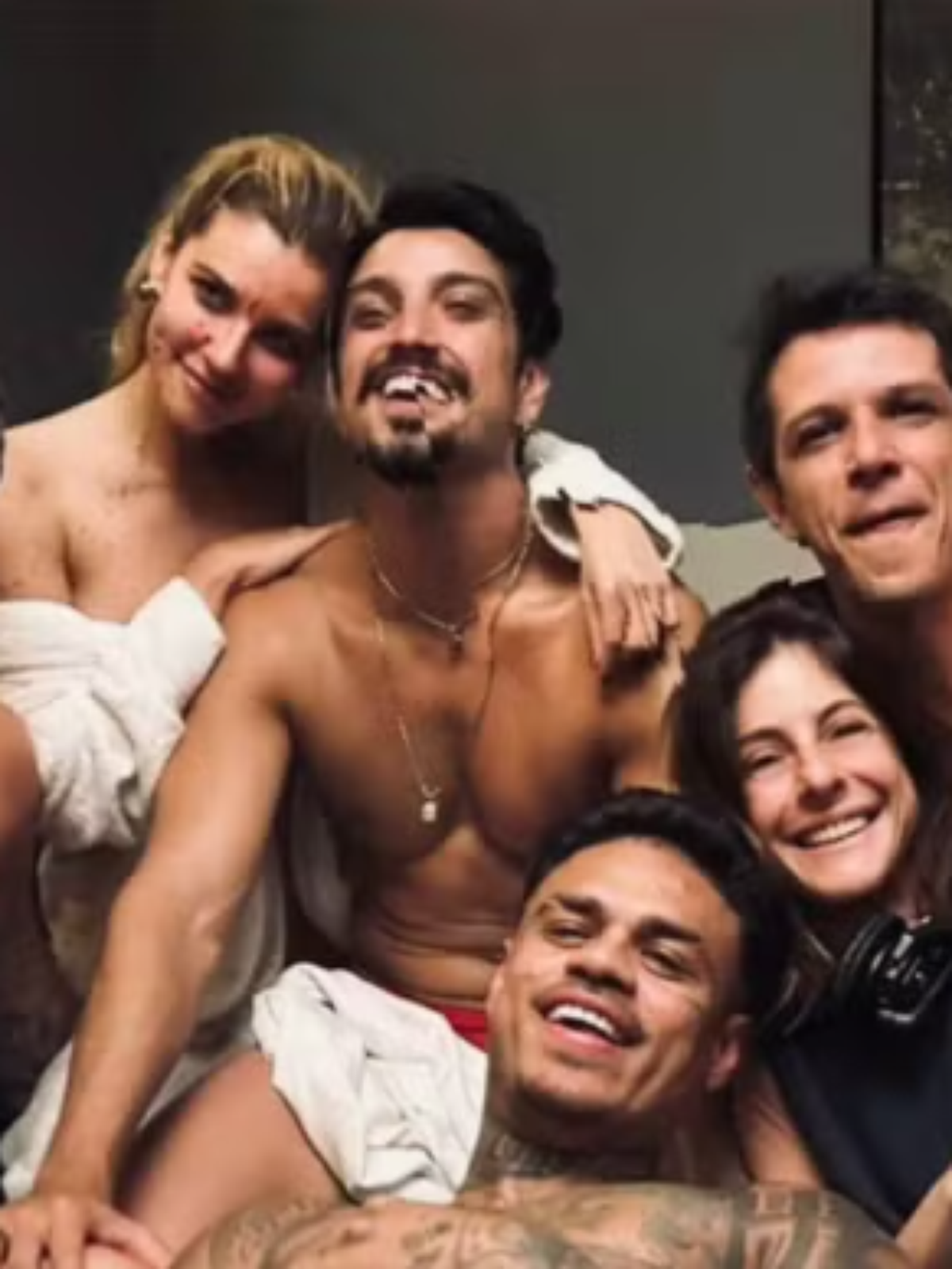 Alanis Guillen grava cena de 'amor intenso em grupo' para novela; MC Cabelinho, Rodrigo Simas e mais, veja quem participou