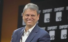 Financial Times vê chance de retorno da família Bolsonaro e aponta fragilidades de Lula