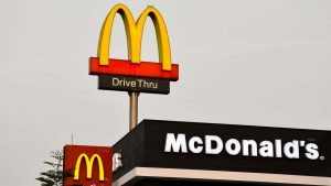 IA do McDonald’s gera polêmica e caso vai parar na Justiça dos EUA