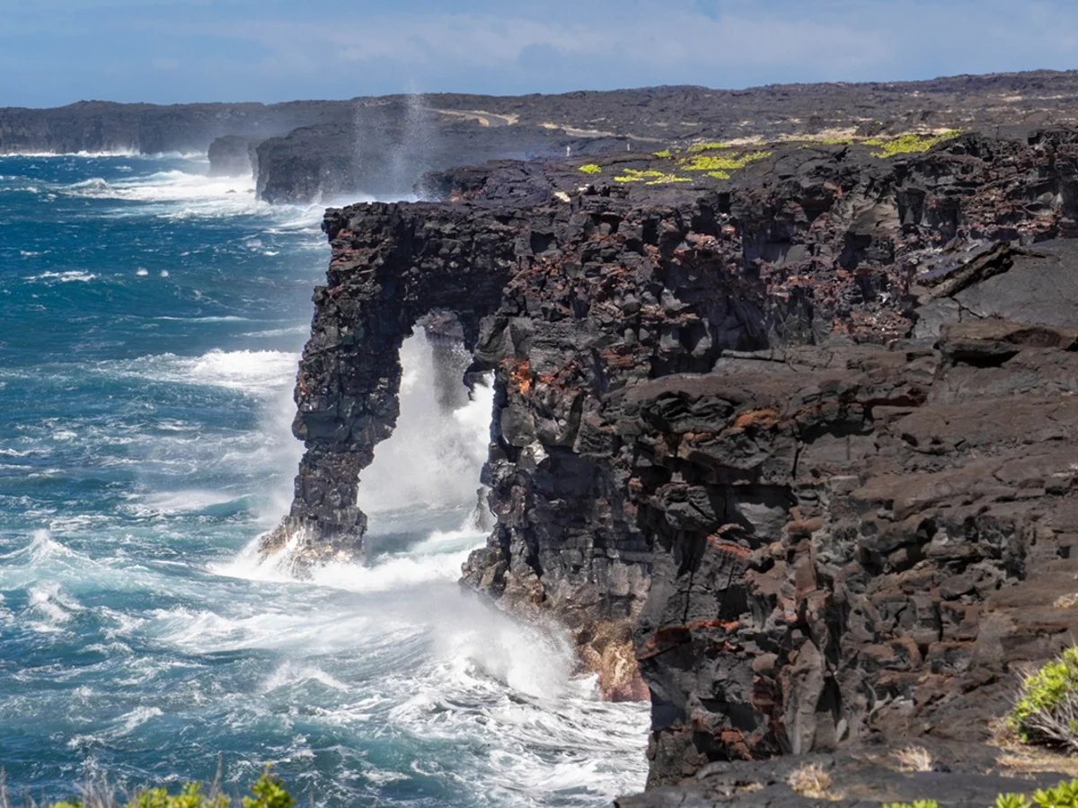 Famoso arco de larvas de 500 anos do Havaí desaba após tempestade