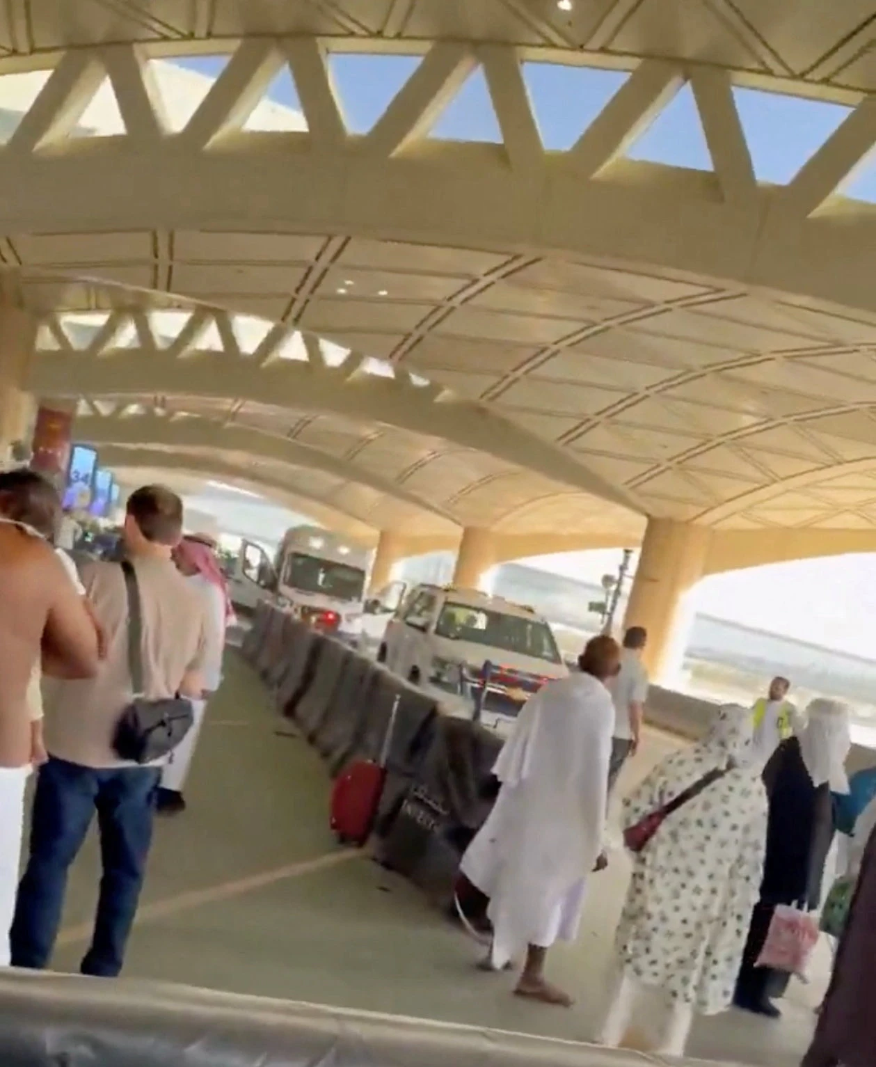 A indignação internacional cresce após o ataque letal dos Houthis ao aeroporto de Riade