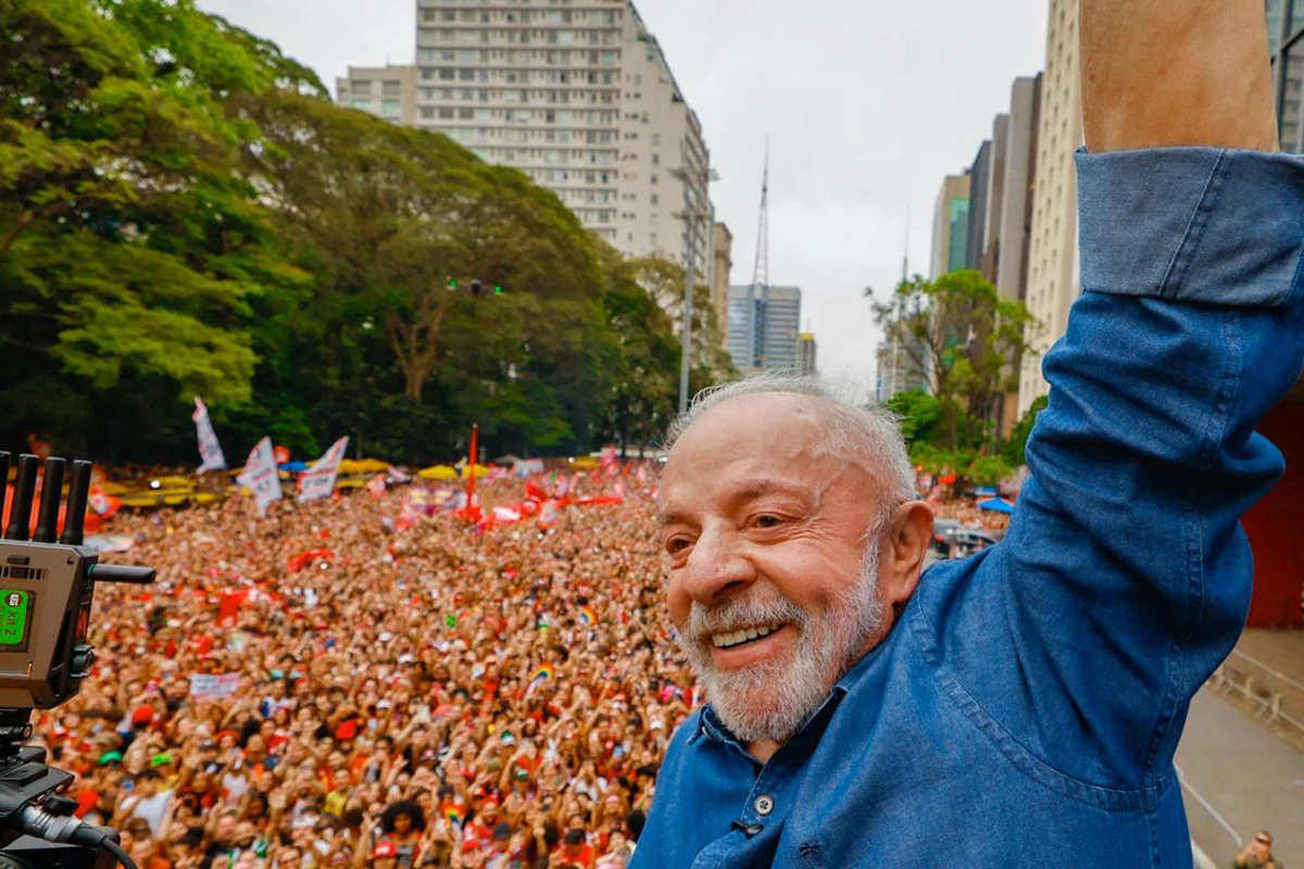 Lula amplia votação e mantém vitória sobre Flávio na capital paulista