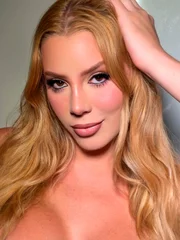 Malévola detona MC Mirella por apoiar Flávio Bolsonaro: “Toma vergonha”