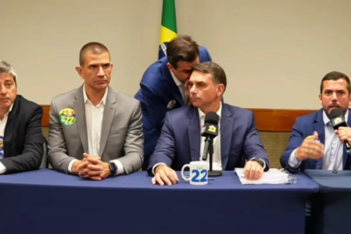 Flávio diz que Lula usou "amigos do Judiciário" para "censurar debate"