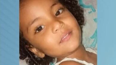 Criança brincava na porta de casa antes de ser encontrada morta em piscina de vizinho no RJ