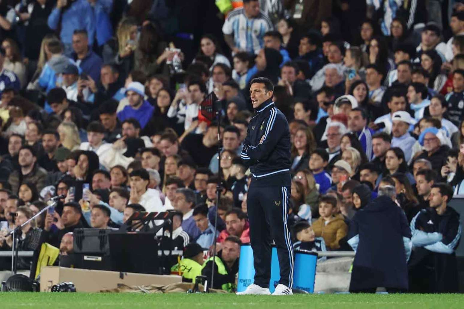 Lionel Scaloni durante o jogo entre Argentina e Benim em Buenos Aires &ndash;